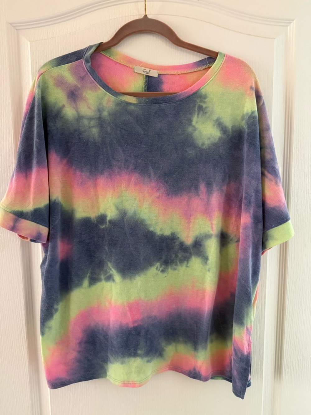 easel Tie-Dye Short Sleeve Tee in Navy, Pink & Lime in size medium